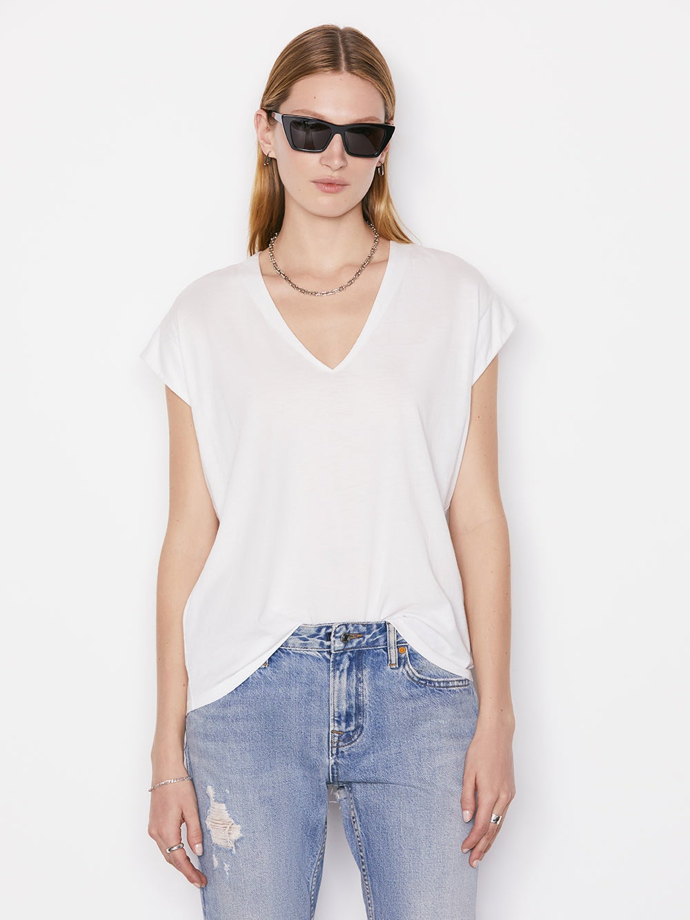 Frame - Le Mid Size V  Neck Tee - Blanc