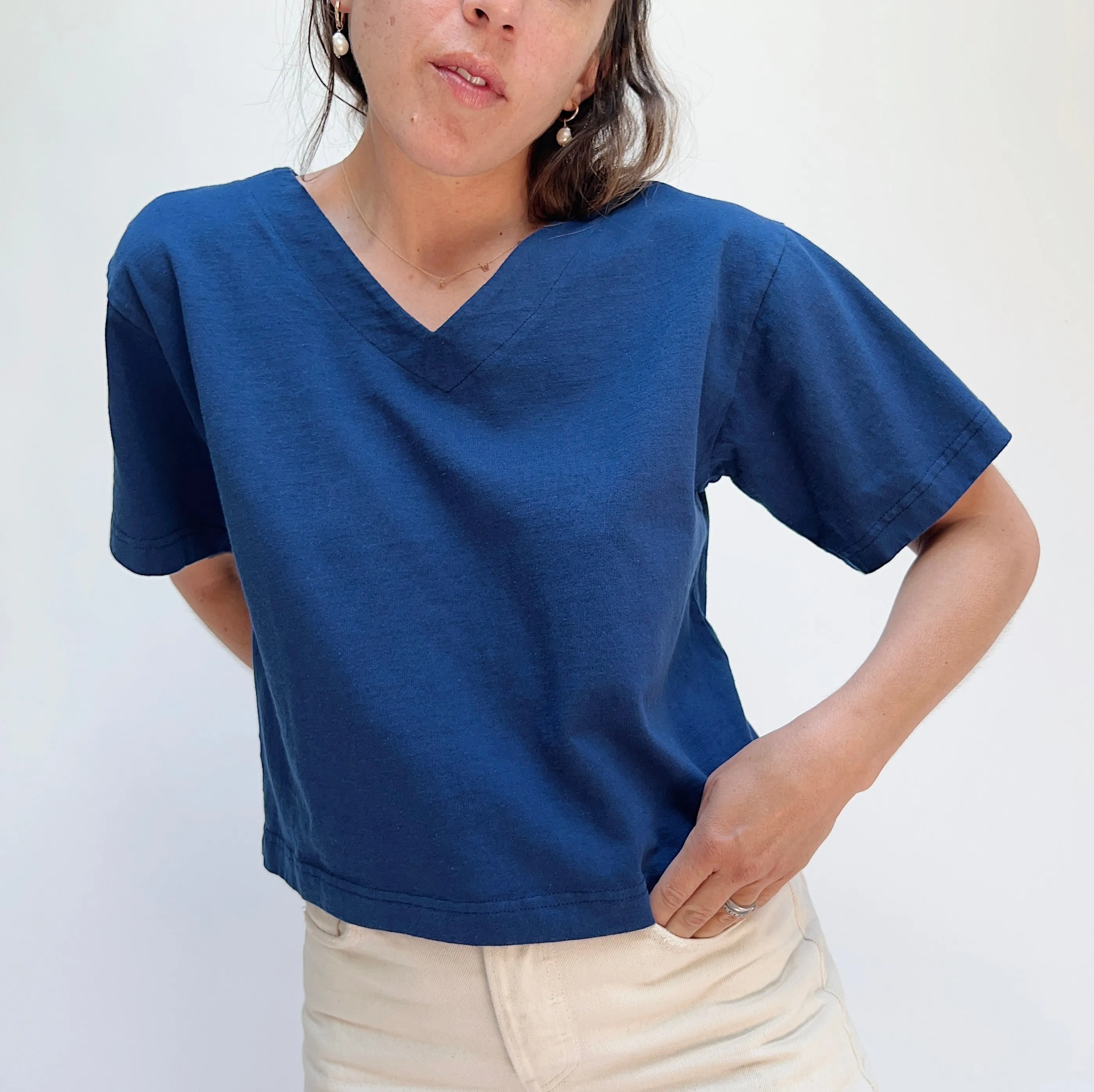 Pacific Cotton | Crop V-Neck in Blueberry